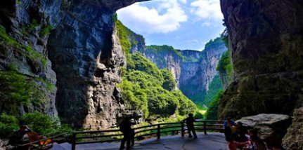 重慶市內、武隆天坑地縫、奧陶紀玻璃廊橋5天