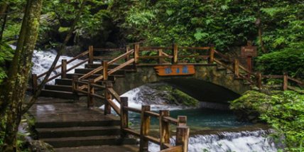 萬盛黑山谷、龍鱗石海、
